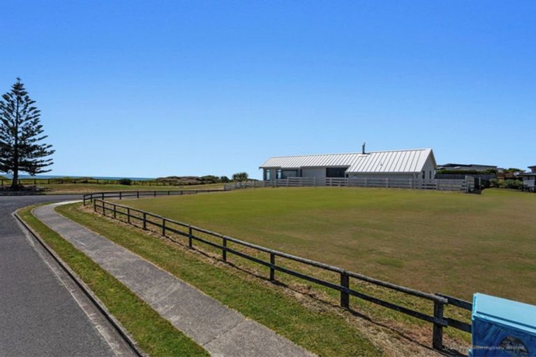 Photo of property in 14 Pacific Parade, Coastlands, Whakatane, 3120