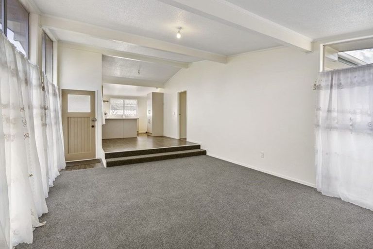 Photo of property in 328 Roscommon Road, Clendon Park, Auckland, 2103