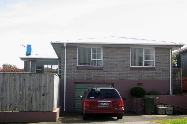 Photo of property in 25 Rospeath Crescent, Spotswood, New Plymouth, 4310