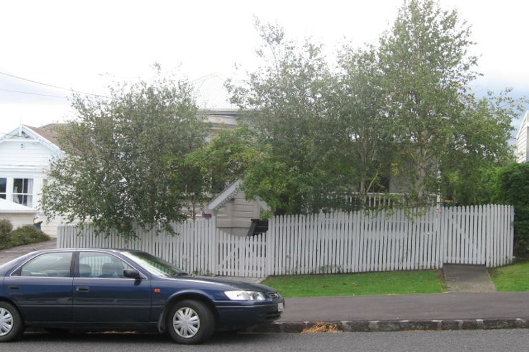 Photo of property in 1/26 Patuone Avenue, Devonport, Auckland, 0624