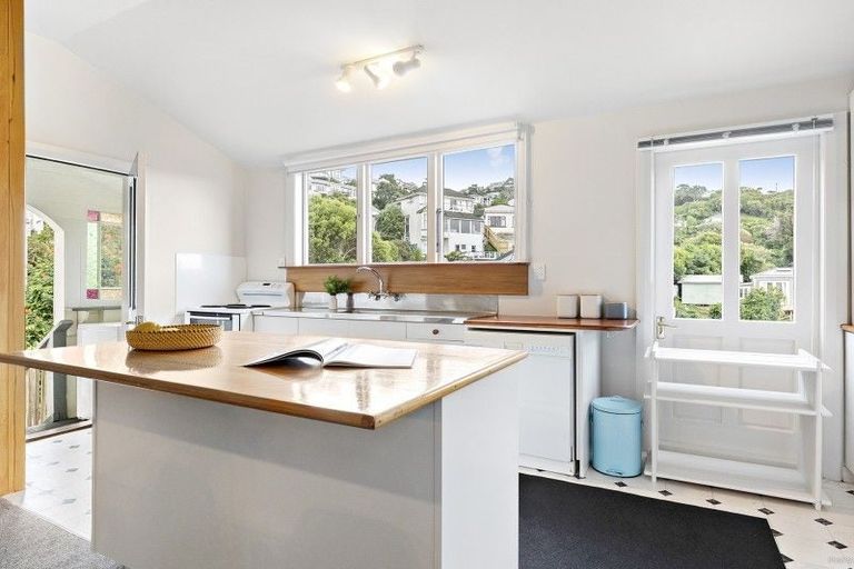 Photo of property in 26 Tanera Crescent, Brooklyn, Wellington, 6021