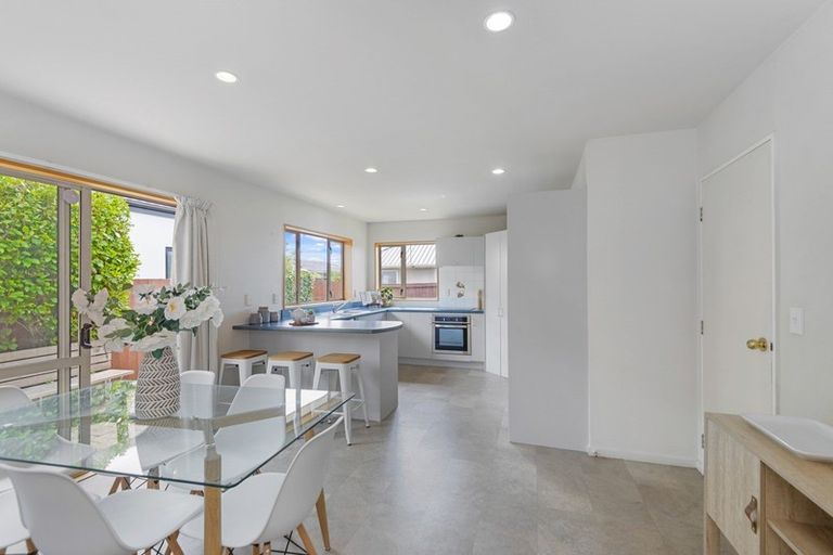 Photo of property in 28 Allard Street, Edgeware, Christchurch, 8013