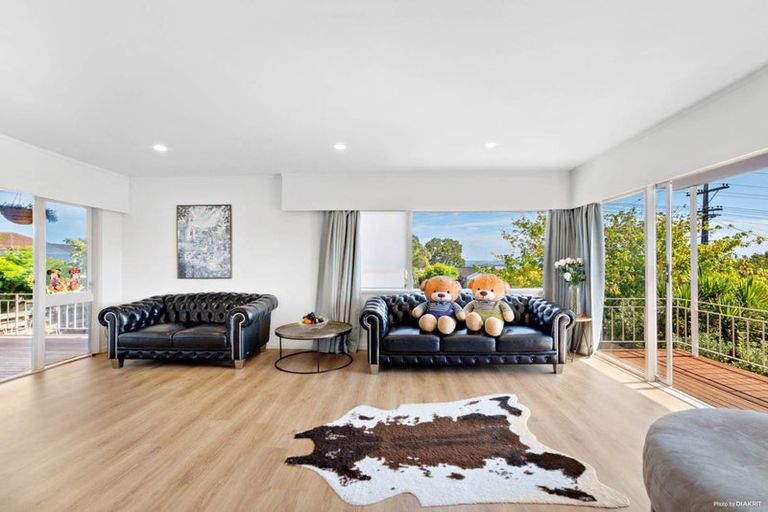 Photo of property in 31 Royal Road, Massey, Auckland, 0614