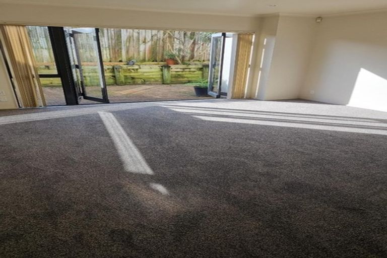 Photo of property in 3/102 Greenhithe Road, Greenhithe, Auckland, 0632