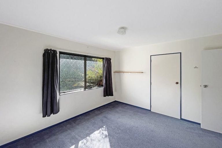 Photo of property in 2 Atahu Grove, Tirohanga, Lower Hutt, 5010