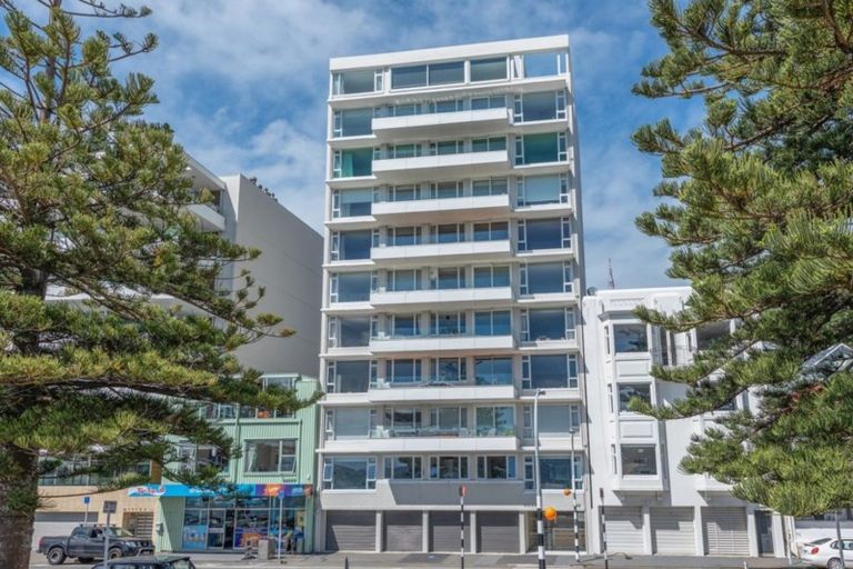 Photo of property in Oriana Apartments, 248 Oriental Parade, Oriental Bay, Wellington, 6011