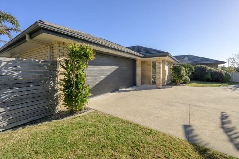 Photo of property in 35 Leet Crescent, Papamoa Beach, Papamoa, 3118