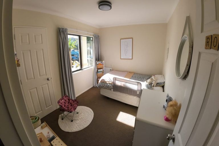 Photo of property in 5 Waimanu Bay Drive, Te Atatu Peninsula, Auckland, 0610