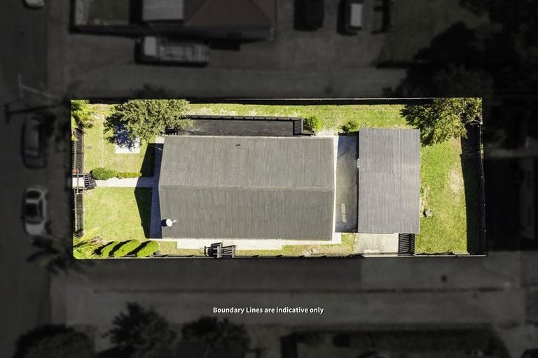 Photo of property in 19 Ribblesdale Road, Henderson, Auckland, 0612