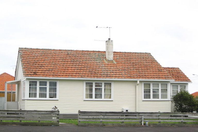 Photo of property in 202 Coronation Avenue, Welbourn, New Plymouth, 4310