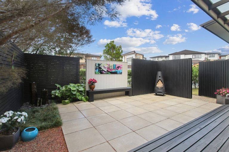 Photo of property in 22 Midhurst Avenue, Henderson, Auckland, 0612