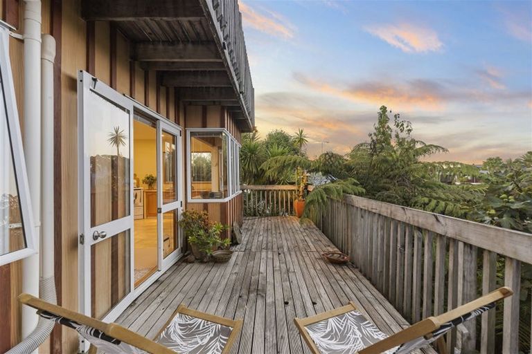 Photo of property in 1/51 Aeroview Drive, Beach Haven, Auckland, 0626