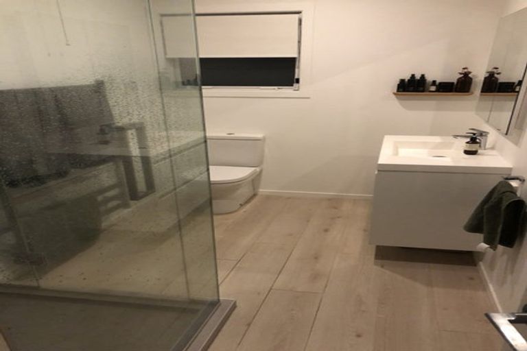 Photo of property in 1/18 Penning Road, Castor Bay, Auckland, 0620