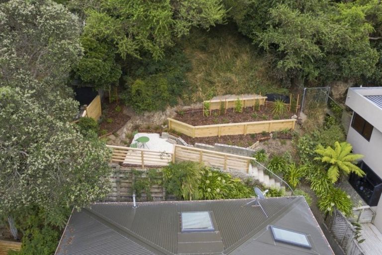 Photo of property in 11 Fortification Road, Karaka Bays, Wellington, 6022