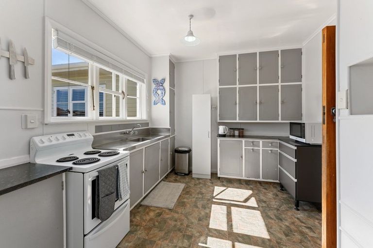 Photo of property in 43 Aotaki Street, Otaki, 5512