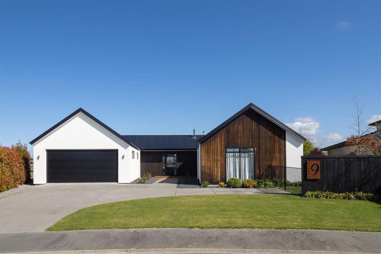 Photo of property in 9 Penbury Close, Huntingdon, Ashburton, 7774