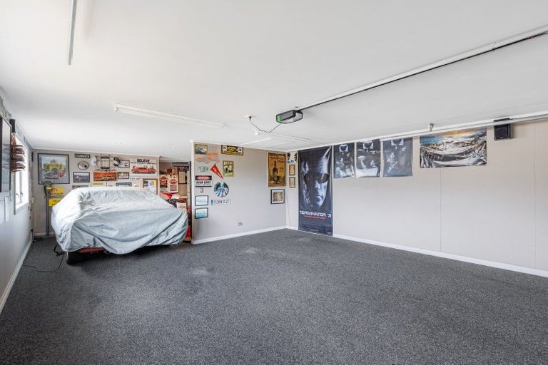 Photo of property in 11 Monaco Grove, Fitzherbert, Palmerston North, 4410
