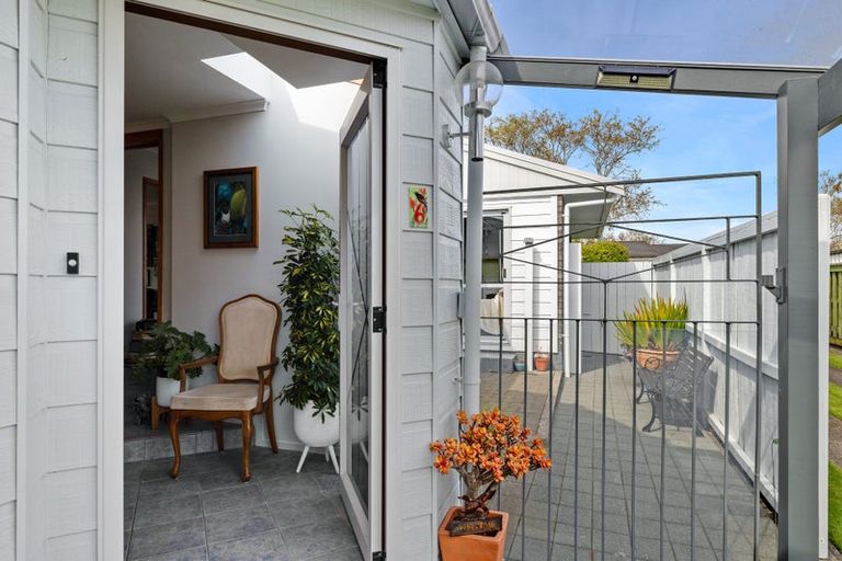 Photo of property in 6 Argyle Place, Highlands Park, New Plymouth, 4312