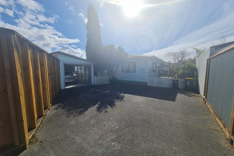 Photo of property in 2/11 Bauchop Road, Waterloo, Lower Hutt, 5011