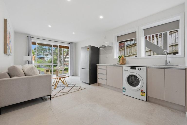 Photo of property in 7a Sailfish Drive, West Harbour, Auckland, 0618