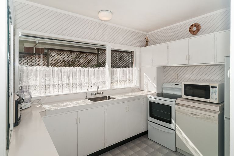 Photo of property in 2/16 Castleton Drive, Howick, Auckland, 2014