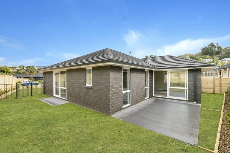 Photo of property in 8 Martingale Drive, Whitby, Porirua, 5024