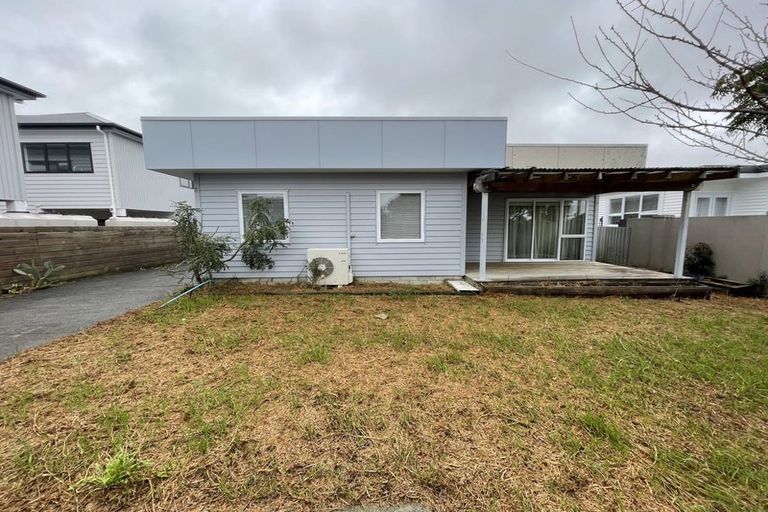 Photo of property in 16 River Road, Te Atatu Peninsula, Auckland, 0610