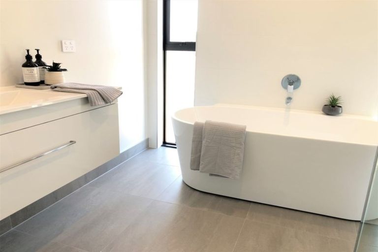 Photo of property in 53 Vinistra Road, Kumeu, 0810