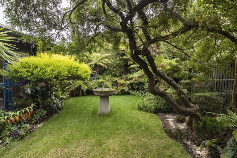 Photo of property in 20 Raekura Place, Redcliffs, Christchurch, 8081