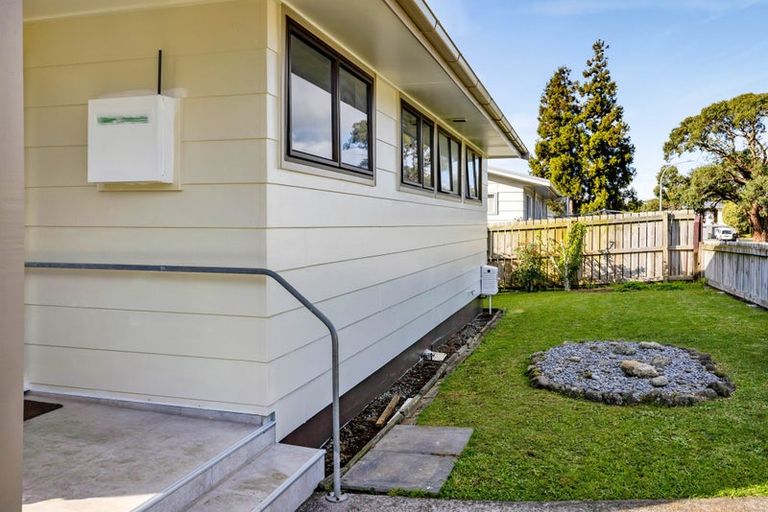 Photo of property in 6a Brixham Place, Merrilands, New Plymouth, 4312