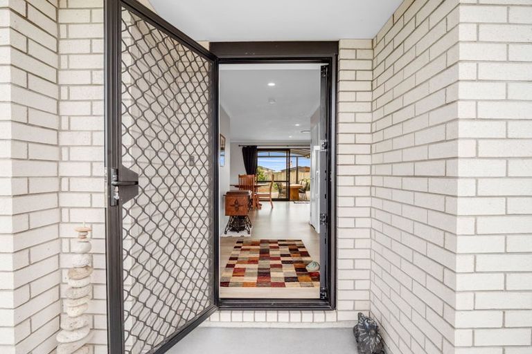 Photo of property in 12 Costello Drive, Ngatea, 3503