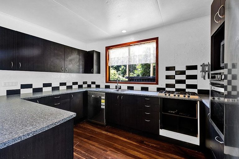 Photo of property in 3 Ward Place, Marfell, New Plymouth, 4310