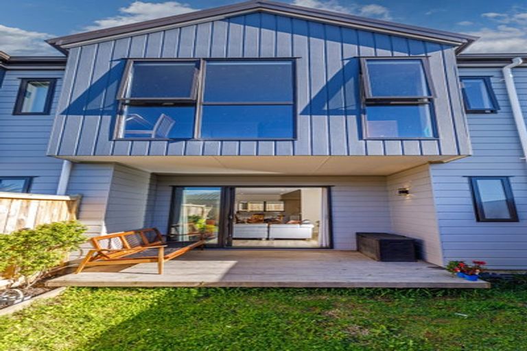 Photo of property in 10e Roberts Road, Te Atatu South, Auckland, 0610