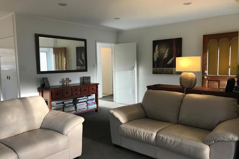 Photo of property in 1/3 Bentley Avenue, Glenfield, Auckland, 0629