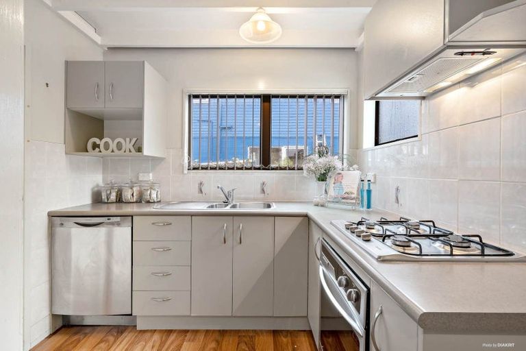 Photo of property in 46 Hobsonville Road, West Harbour, Auckland, 0618