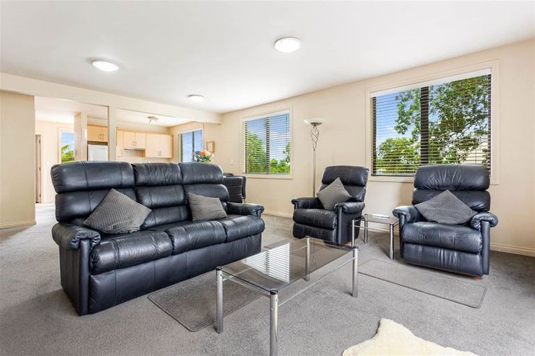 Photo of property in 4 View Ridge Drive, Ranui, Auckland, 0612