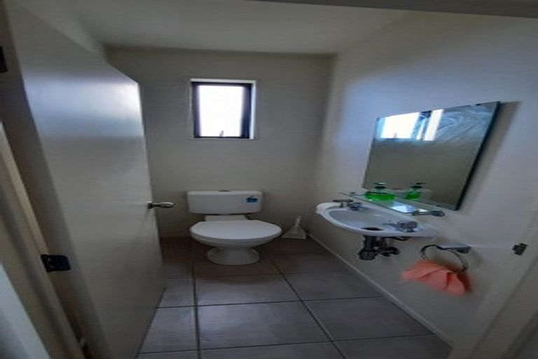 Photo of property in 22/22 Northcross Drive, Oteha, Auckland, 0632