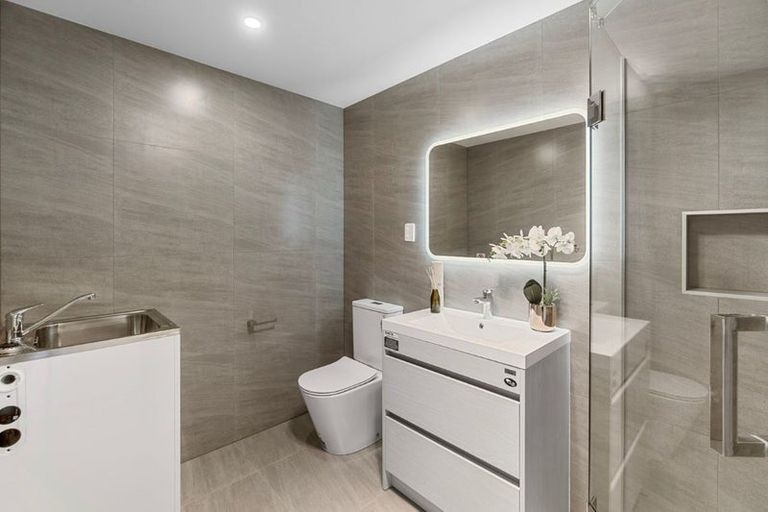 Photo of property in 21 Lawson Creek Street, Massey, Auckland, 0614