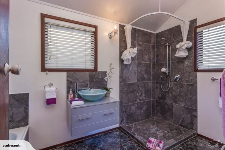 Photo of property in 1/16 Frank Evans Place, Henderson, Auckland, 0610