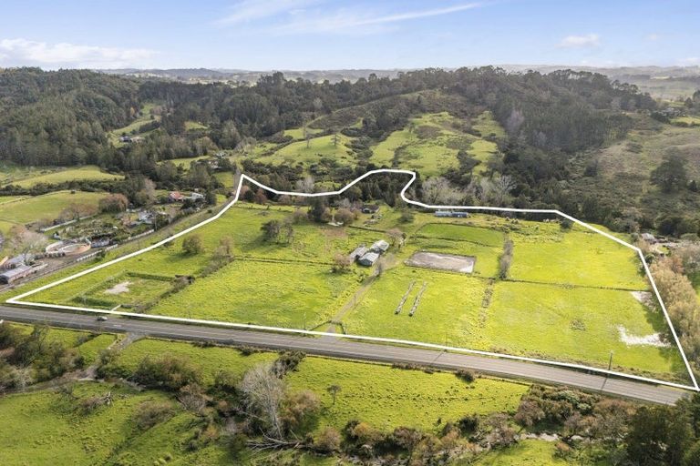 Photo of property in 320 Pine Valley Road, Dairy Flat, 0992