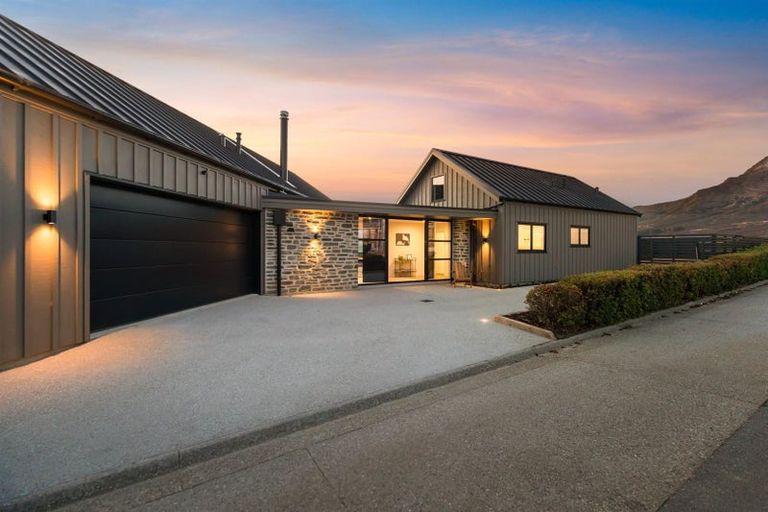 Photo of property in 44 Cunninghams Drive, Jacks Point, Queenstown, 9371