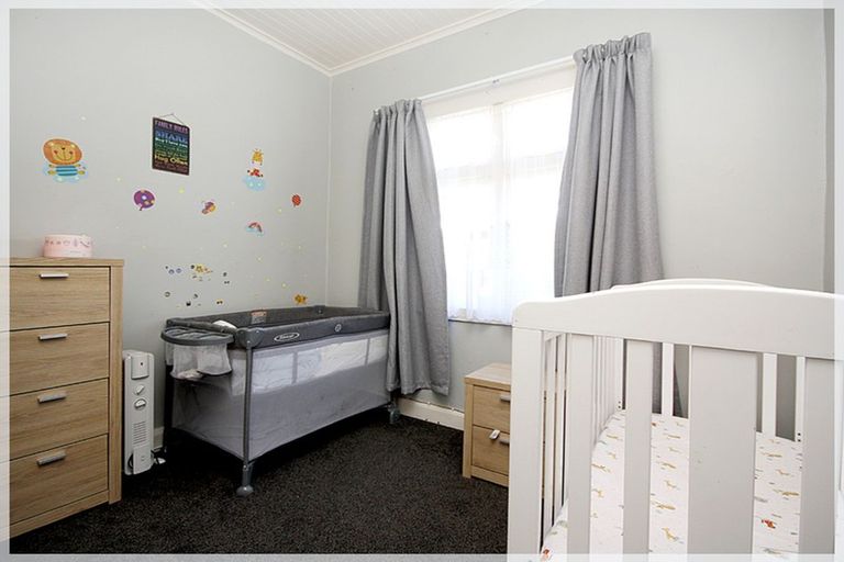 Photo of property in 27 Punga Street, Tangimoana, 4822