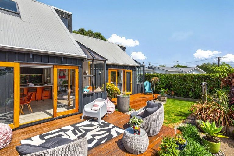 Photo of property in 15 Whyte Street, Paraparaumu Beach, Paraparaumu, 5032