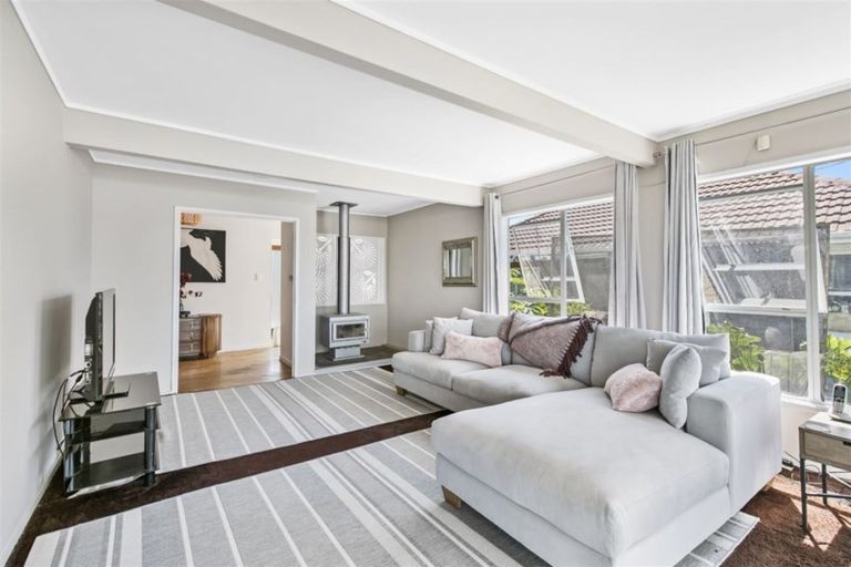 Photo of property in 28 Weldene Avenue, Glenfield, Auckland, 0629