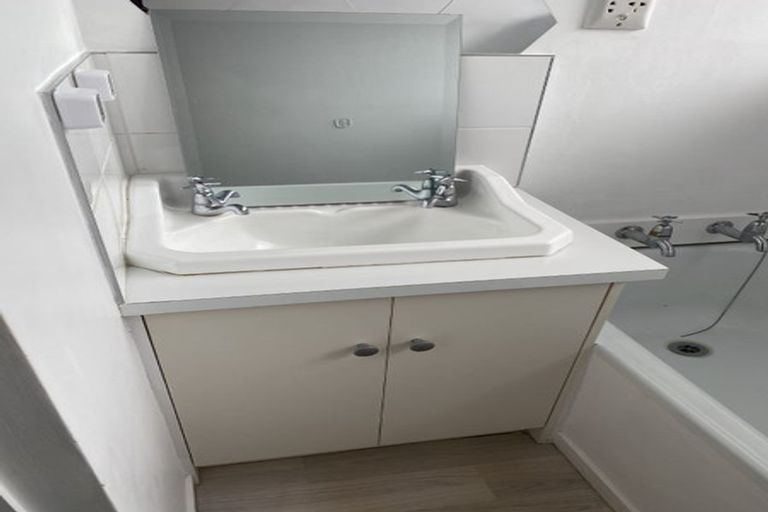 Photo of property in 50c Braid Road, St Andrews, Hamilton, 3200