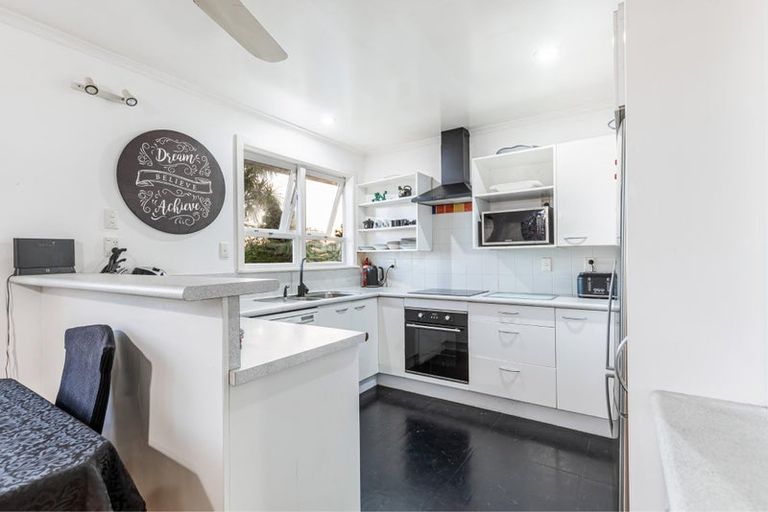 Photo of property in 77 Royal Road, Massey, Auckland, 0614