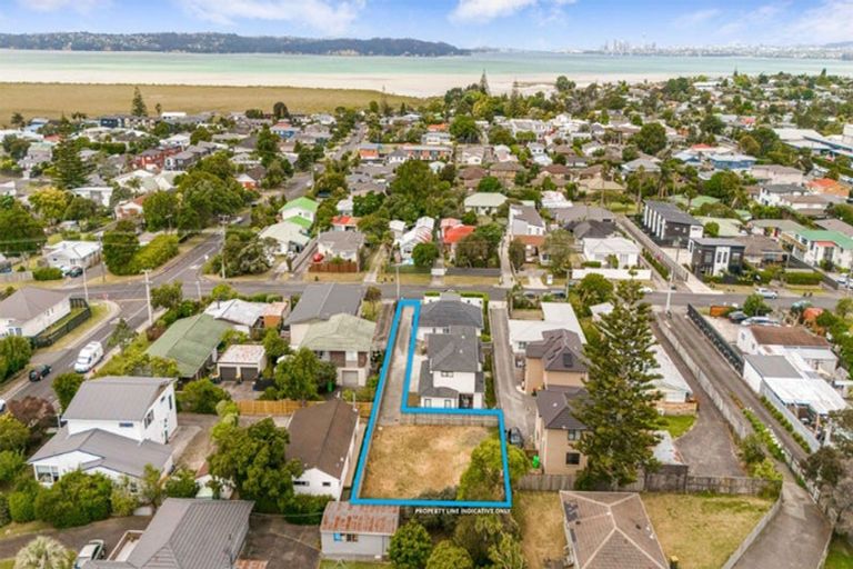 Photo of property in 742b Te Atatu Road, Te Atatu Peninsula, Auckland, 0610