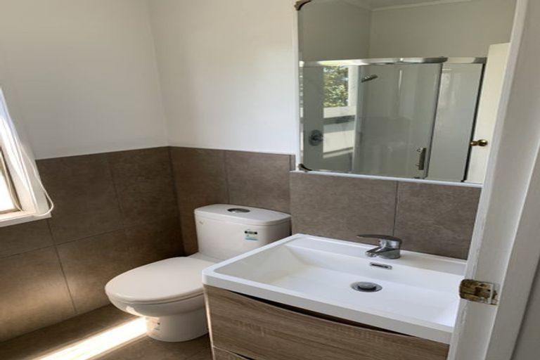 Photo of property in 2/15 Fairfax Avenue, Northcote, Auckland, 0627