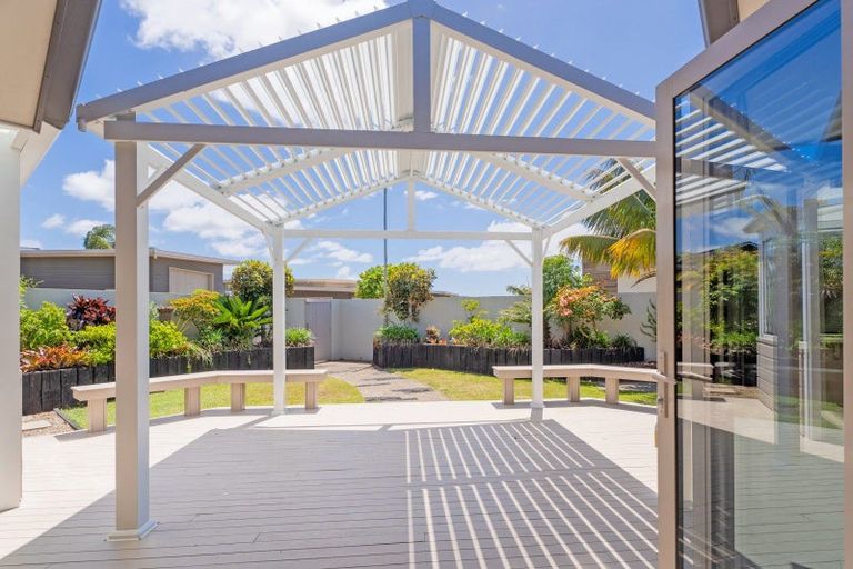 Photo of property in 20 Waitotara Way, Whitianga, 3510