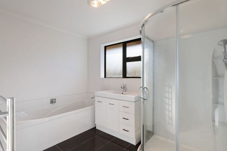 Photo of property in 6 Galea Grove, Kelvin Grove, Palmerston North, 4414
